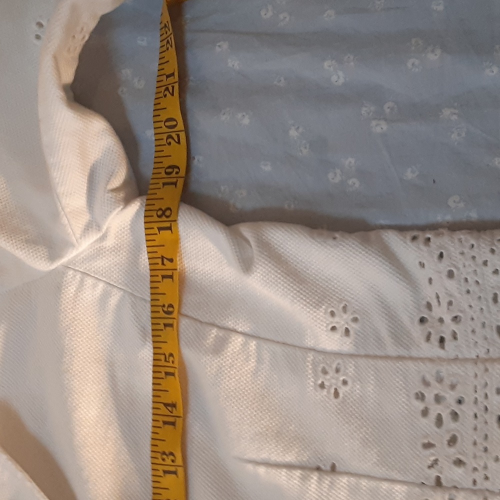 Ann Taylor White Eyelet Floral Cutout Blazer Jacket | Size 6 | Spring Chic - Picture 10 of 12